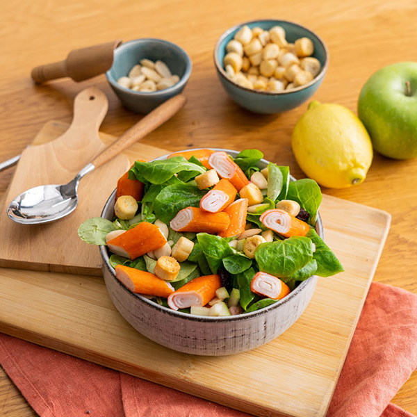 Ensalada con picatostes tradicionales y barritas krissia