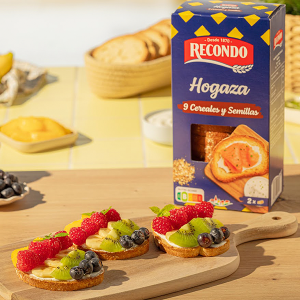 Hogaza 9 cereales y semillas con yogur griego y frutas