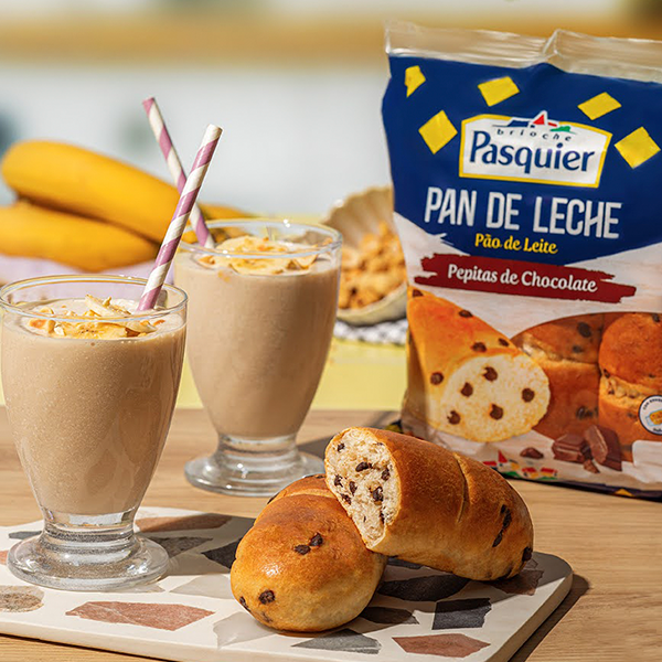 Pan de leche pepitas con smoothie de plátano