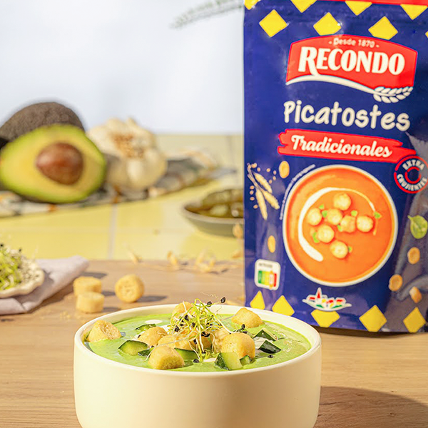 Picatostes Tradicionales con crema de pepino y aguacate