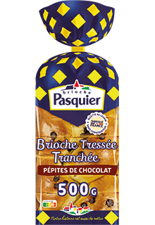 Brioche tressée tranchée aux pépites de chocolat